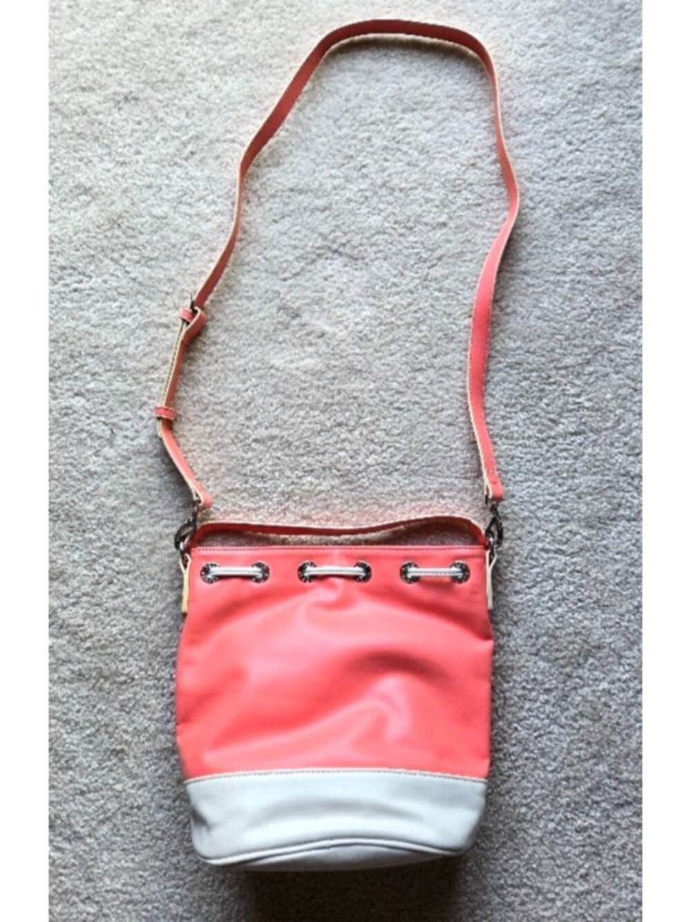 Vera Bradley BUCKET Crossbody Coral & White Faux Leather Drawstring Bag Purse - Picture 4 of 11